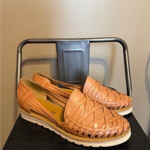 Macarena Collection Woven Leather Huarache Sandals Tan Slip On Flats Sz 10